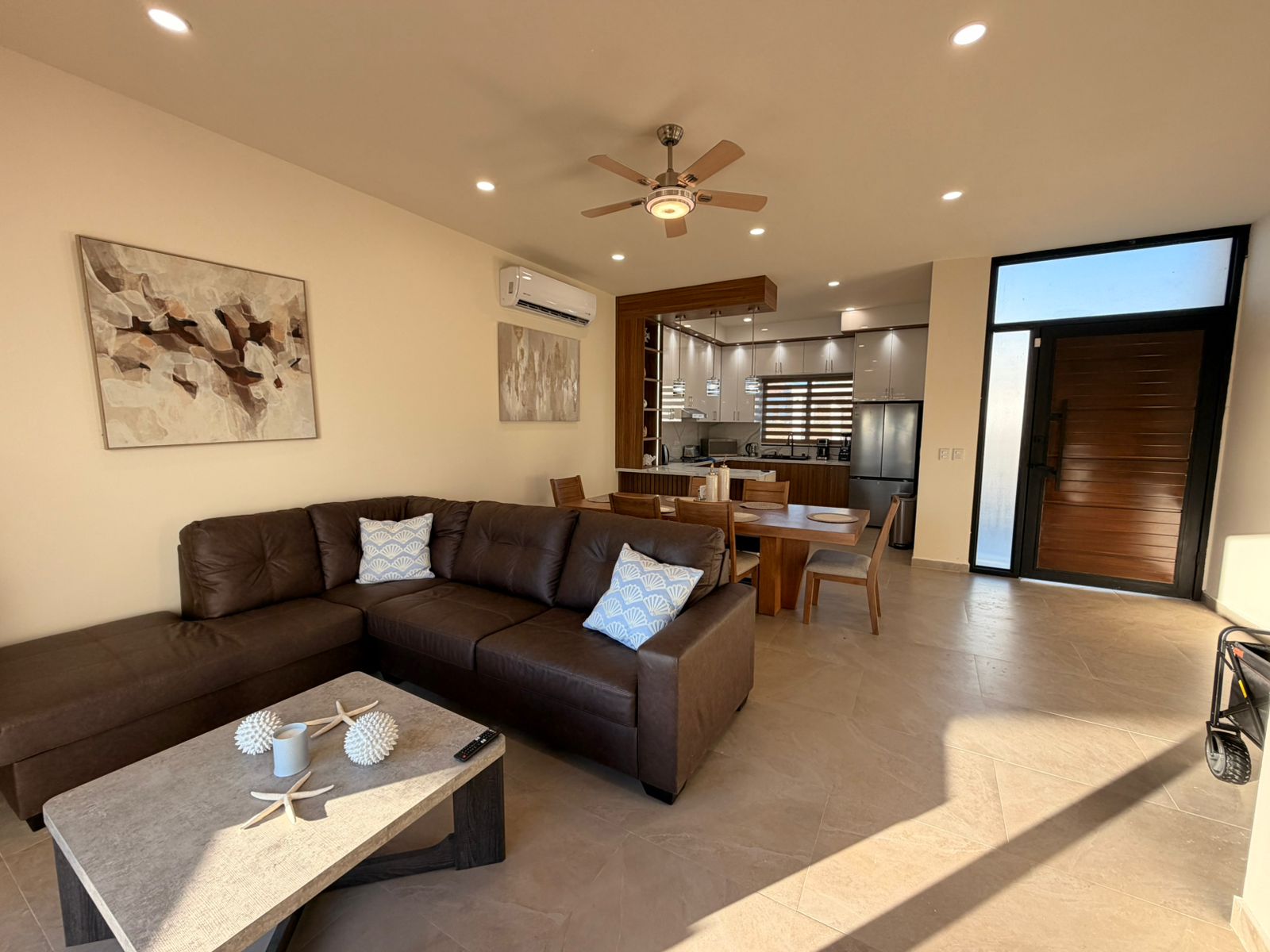 Sala y cocina abierta